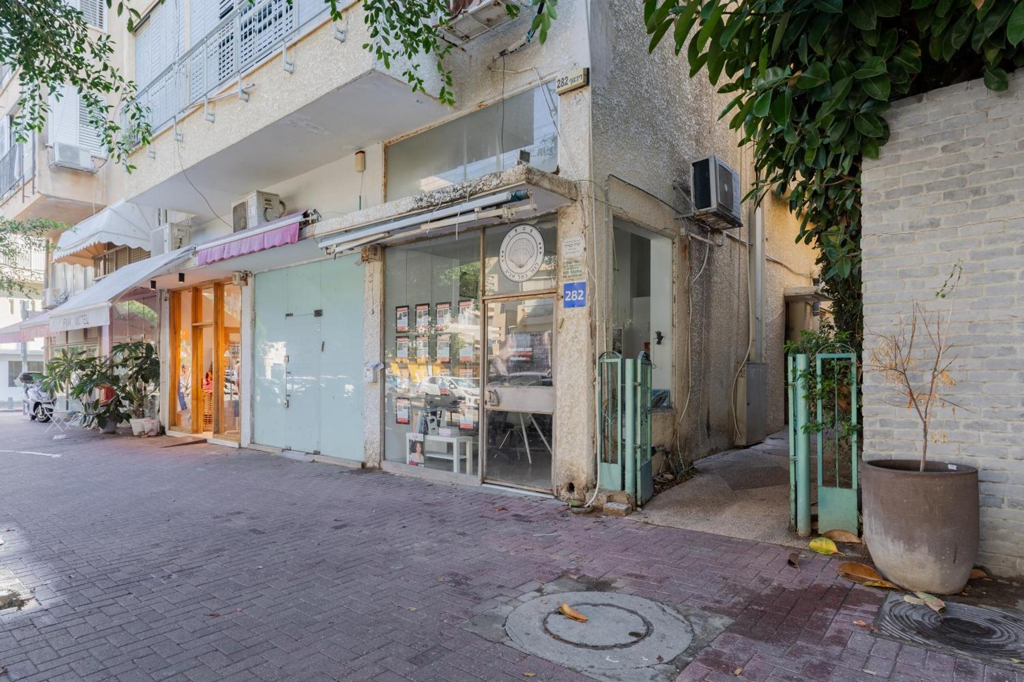 Blueground At Old North, Renovated, Balcony Apartment *
