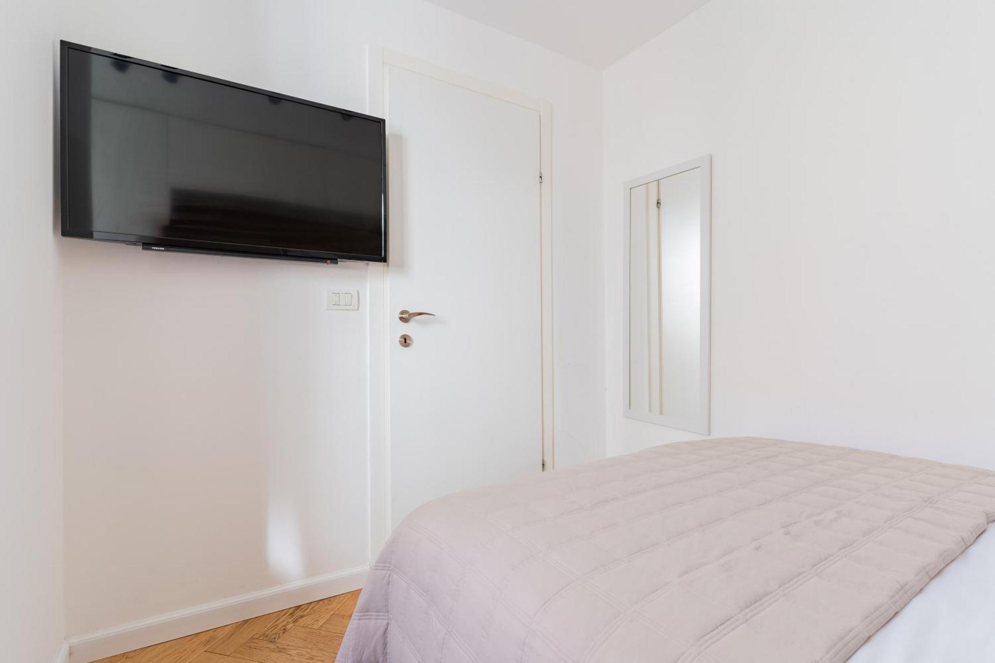 Blueground At Old North, Renovated, Balcony Apartment Tel Aviv
