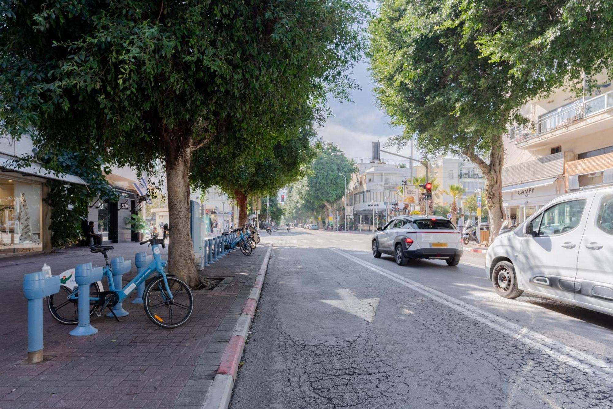 Blueground At Old North, Renovated, Balcony Apartment Tel Aviv
